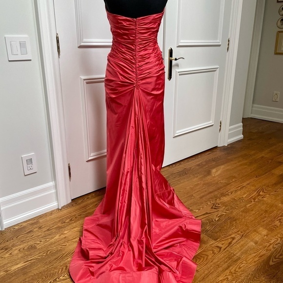 Roland Nivelais Gown - Picture 5 of 8